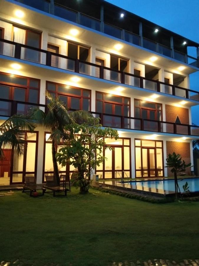 Hi Win Hotel Chilaw Extérieur photo